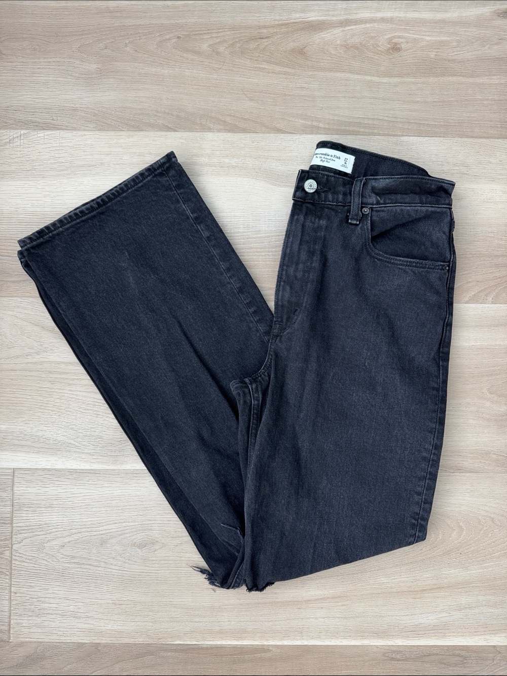 A&F - The 90’s Relaxed Jean High Rise